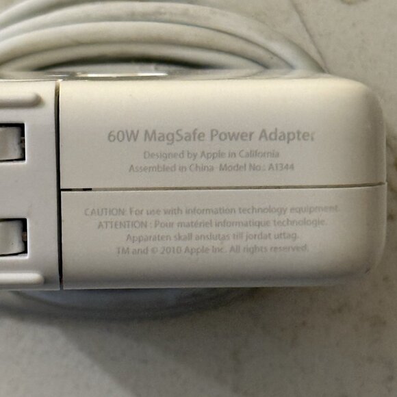 Apple Authentic MacBook Pro 60W MagSafe Power Adapter Charger A1344 A/12378EA - Picture 3 of 9